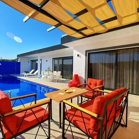Zeytun- Kalkan'da 2 Yatak Odalı Muhafazakar Villa *