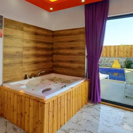 Zeytun- Kalkan'da 2 Yatak Odalı Muhafazakar Villa Fethiye